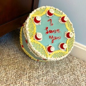 “I løve You” cake sculpture